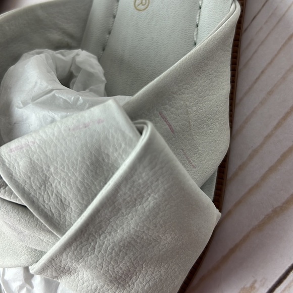 Elegant White Sandals Nicole Effie, beach, vacation, white sandals, flat - Picture 6 of 7